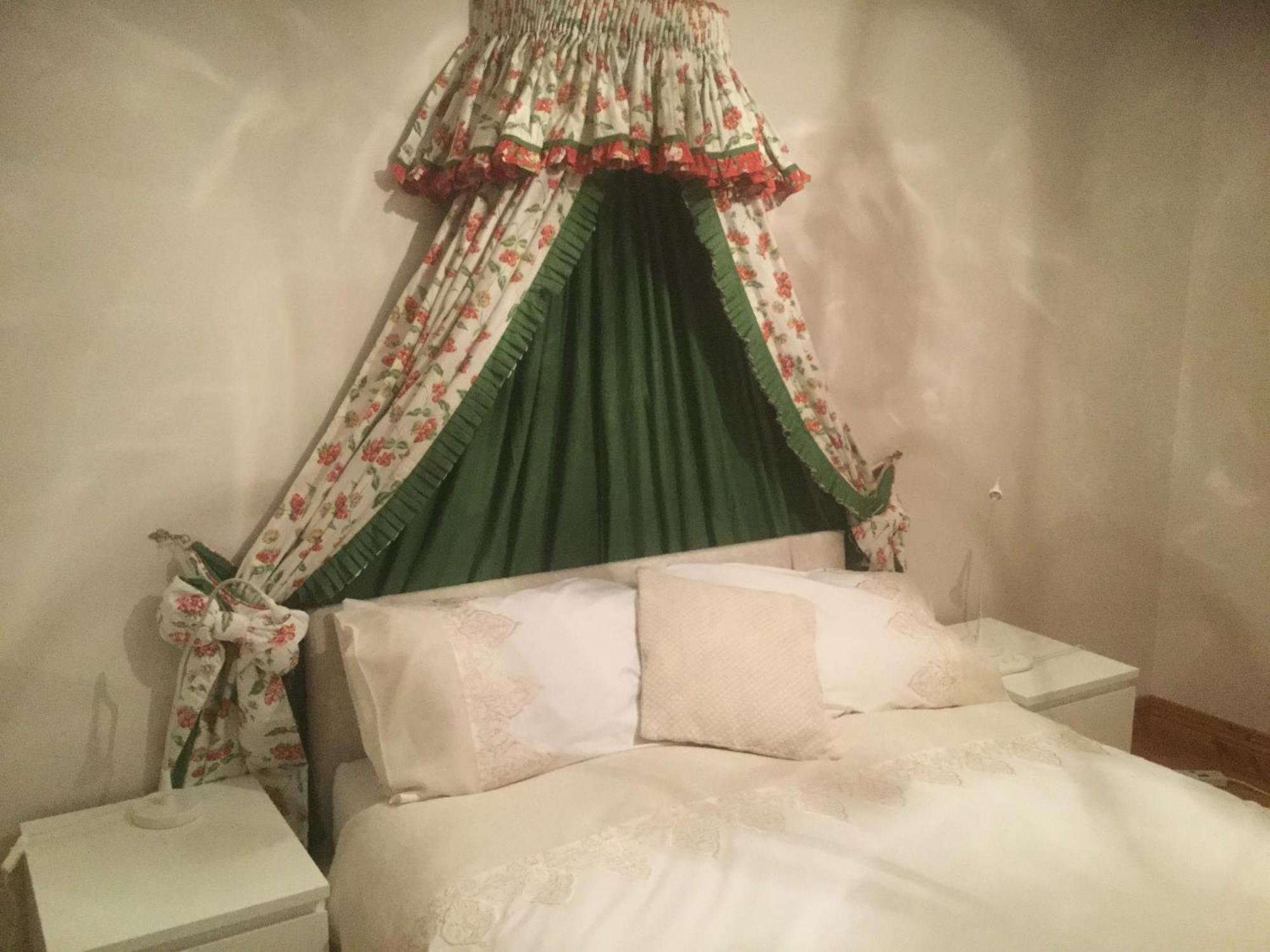 Five Oaks Bed & Breakfast Лъндъндери Стая снимка