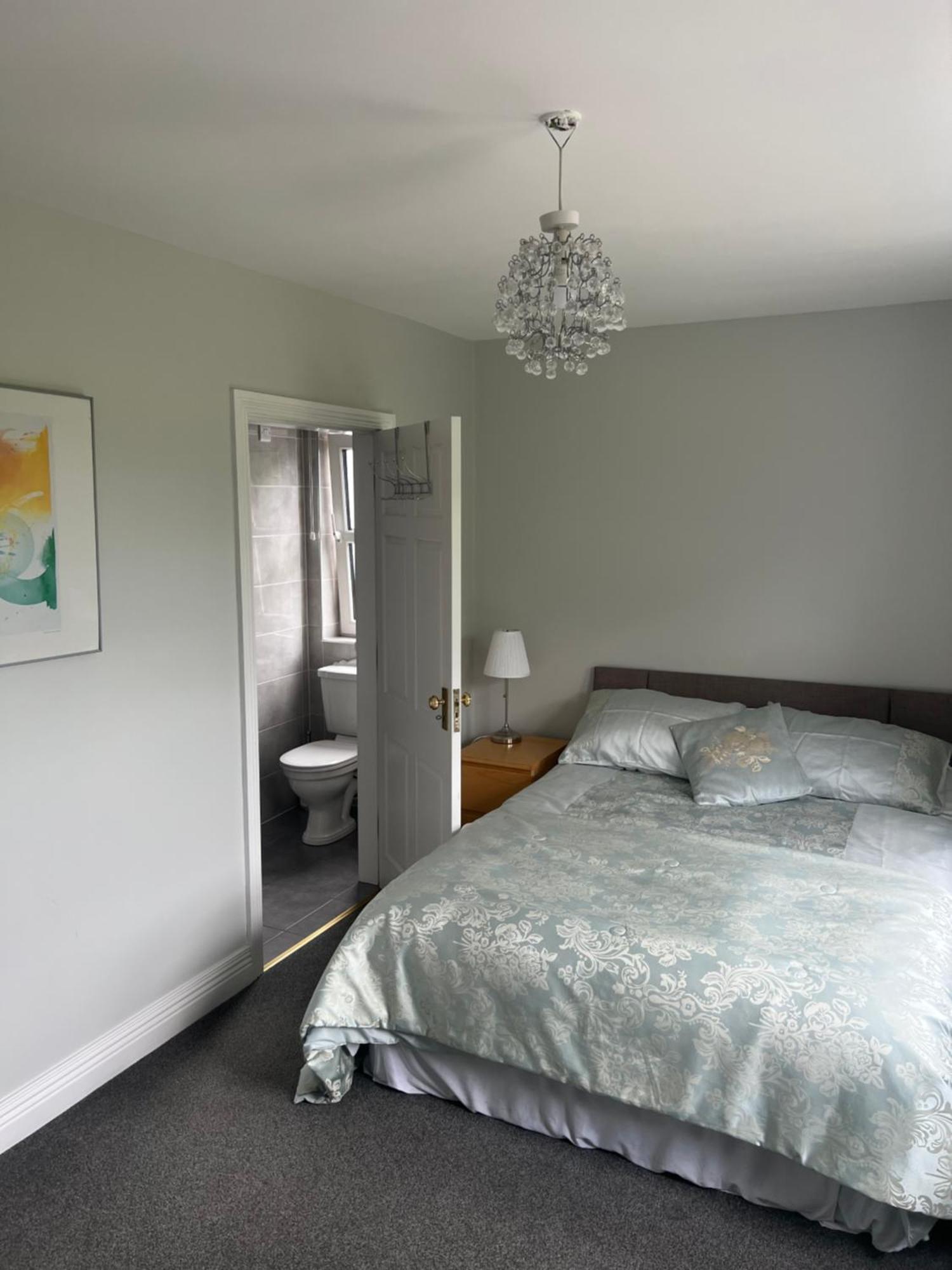 Five Oaks Bed & Breakfast Лъндъндери Екстериор снимка