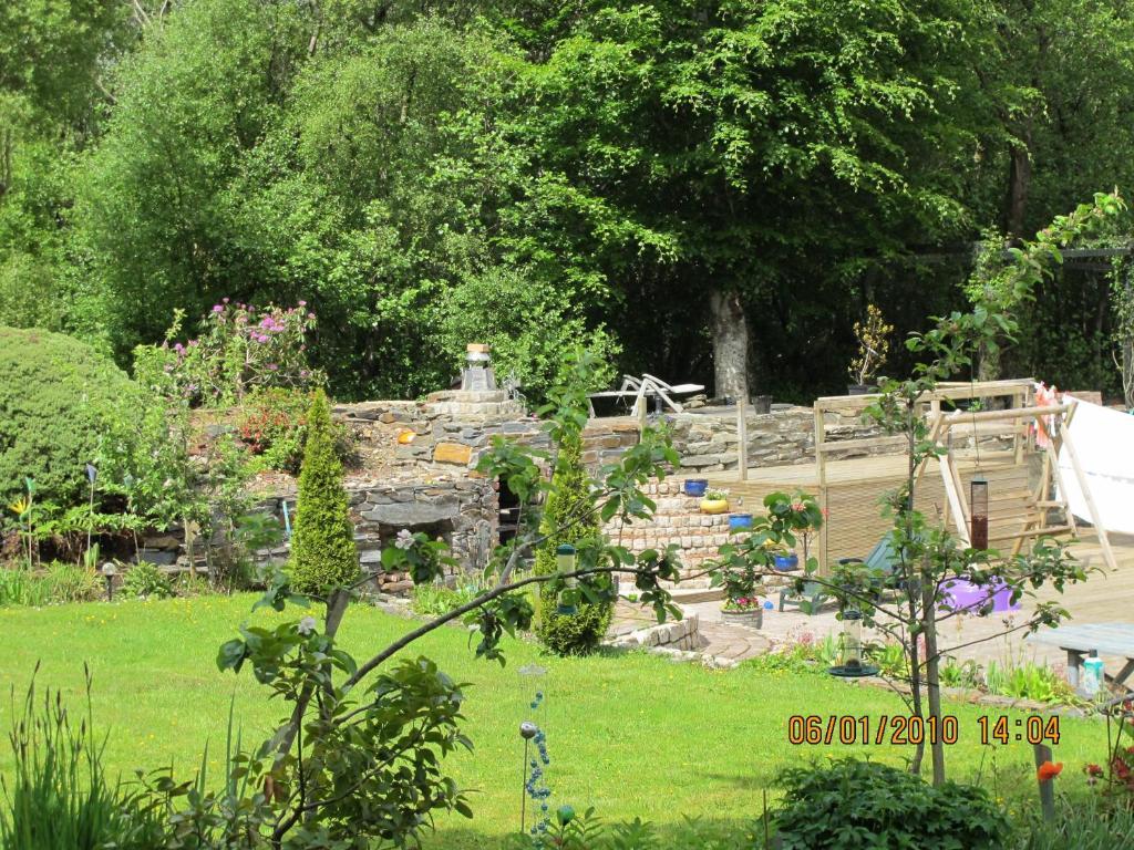 Five Oaks Bed & Breakfast Лъндъндери Екстериор снимка