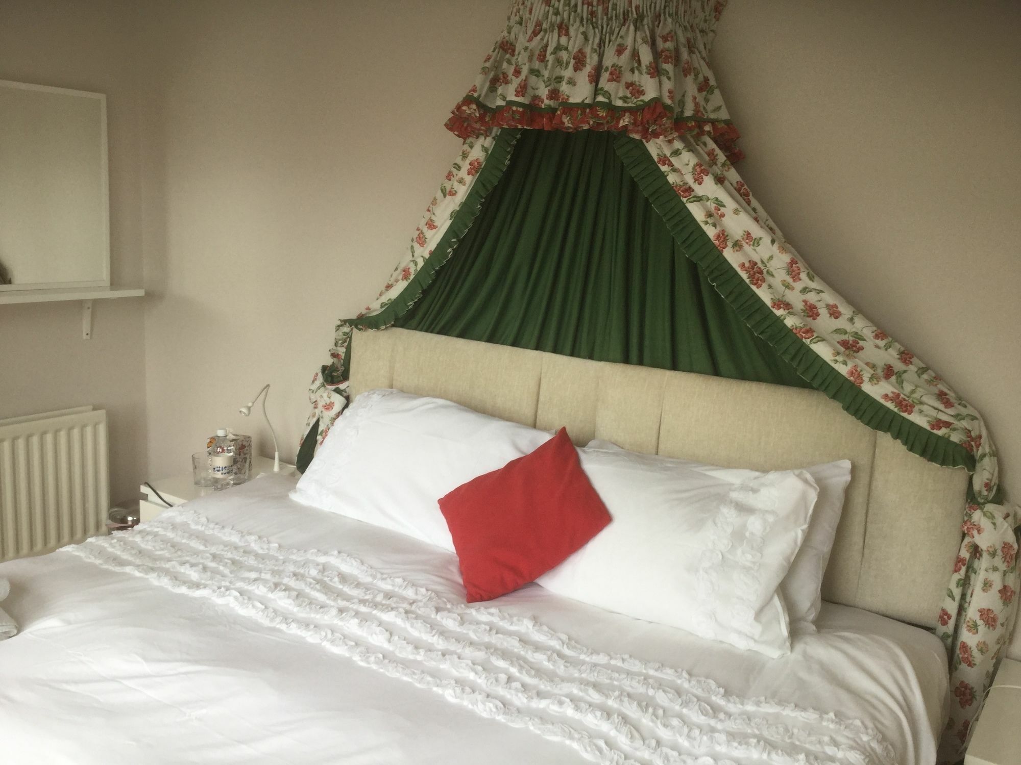 Five Oaks Bed & Breakfast Лъндъндери Екстериор снимка